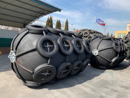 فندرهای لاستیکی پنوماتیک حرفه ای سیاه یوکوهاما 0.5m-4.5m برای بنادر دریایی