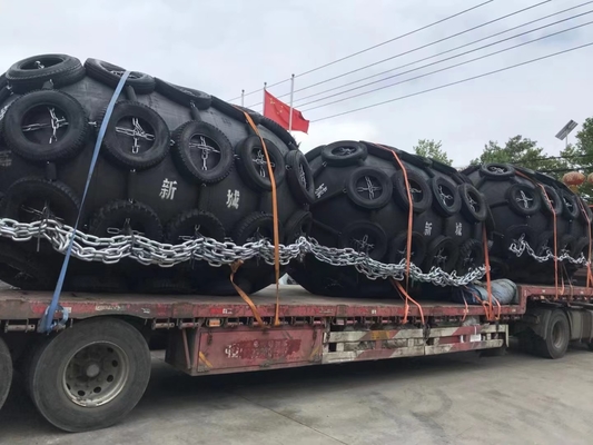 0.5-4.5m قطر Yokohama Marine Fender در سیاه برای نیازهای سفارشی دریایی
