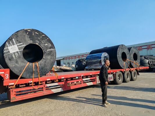 Hardness 60-85HA Cylindrical Rubber Fender Industrial Grade Marine Dock Protection Equipment for Vessel Impact Absorption