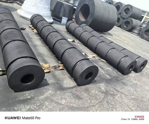 سختی 70-85A کشتی های کشنده Fenders نیروی سنگین ظرفیت بار قالب و اکستروژن کشتی های محافظ دریایی پایدار راه حل
