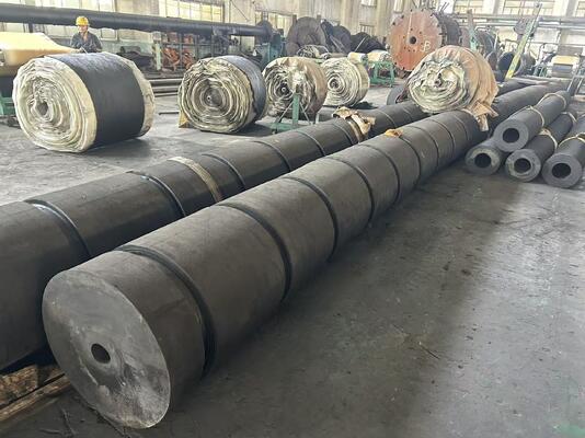 سختی 70-85A کشتی های کشنده Fenders نیروی سنگین ظرفیت بار قالب و اکستروژن کشتی های محافظ دریایی پایدار راه حل