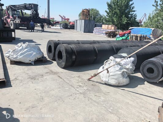سختی 70-85A کشتی های کشنده Fenders نیروی سنگین ظرفیت بار قالب و اکستروژن کشتی های محافظ دریایی پایدار راه حل