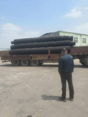 سختی 70-85A کشتی های کشنده Fenders نیروی سنگین ظرفیت بار قالب و اکستروژن کشتی های محافظ دریایی پایدار راه حل